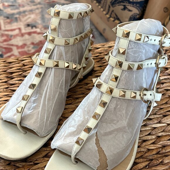 VALENTINO ROCKSTUD SANDAL EUOPEAN SIZE 36